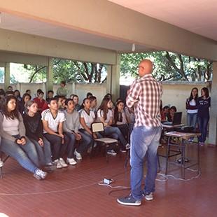 Convívio participa de palestra na Escola Estadual Bolivar de Freitas