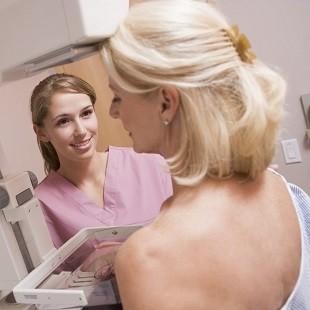 A radiação emitida pela mamografia causa câncer?